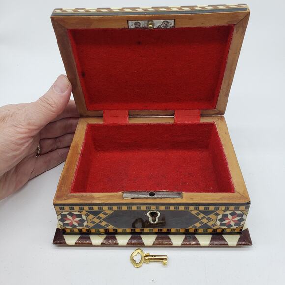 VTG Locking Wood Marquetry Handmade Jewelry Trinket‎ Box Intricate Inlaid w/ Key - Picture 4 of 16